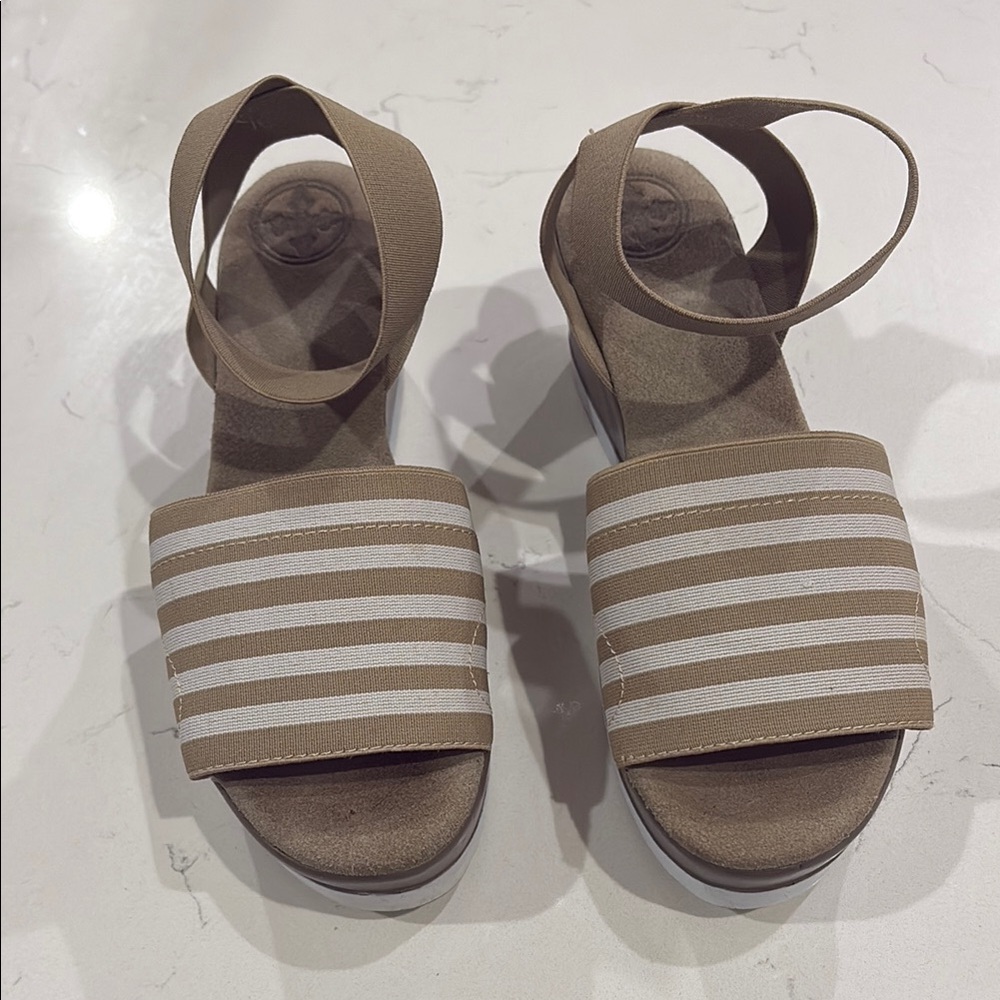 CHARLESTON SHOE CO. Tan and White Striped Sandals - Picture 2 of 8